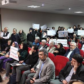 تجمع اعتراضی داروسازان به رای دیوان عدالت اداری در سازمان نظام پزشکی 19 بهمن 98 