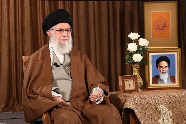 آیت الله خامنه ای:کدام انسان عاقلی، کمک آمریکا را قبول می کند؟!