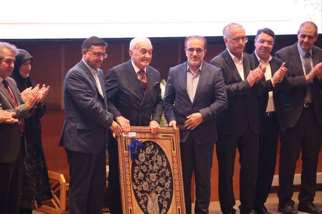 حضور رئیس‌کل سازمان نظام پزشکی در مراسم بزرگداشت استاد دکتر ابوالحسن مسگرزاده